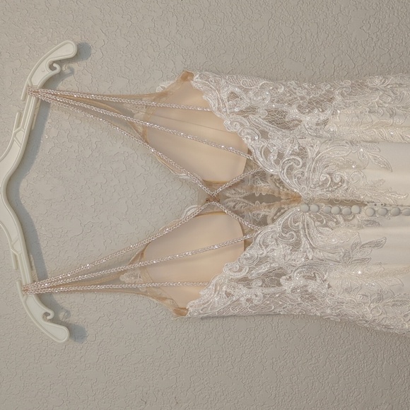 Essence of Australia D2457 white lace beaded sheer sleeveless wedding dress - Picture 9 of 15